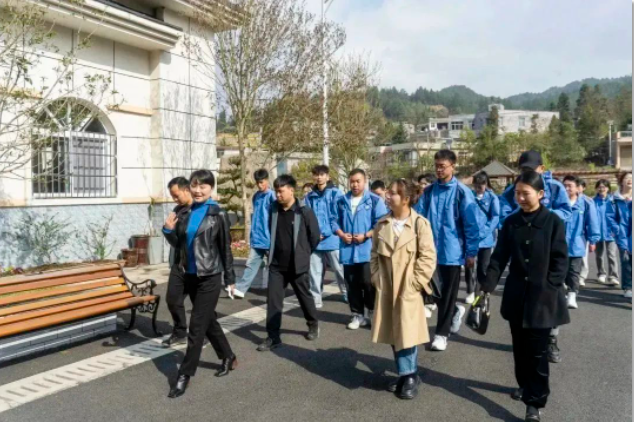 青春志愿行 情暖夕陽紅——信息工程系學(xué)子走進敬老院開展志愿服務(wù)活動