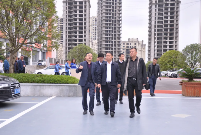 市委常委、市政府常務(wù)副市長周仕飛赴畢節(jié)工業(yè)職業(yè)技術(shù)學(xué)院調(diào)研
