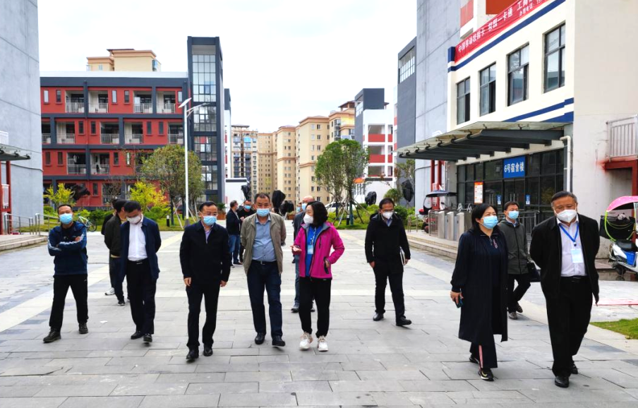 畢節(jié)市人民政府辦公室副主任金莉、畢節(jié)市教育局副局長(zhǎng)何友國(guó)一行到我院檢查指導(dǎo)疫情防控工作