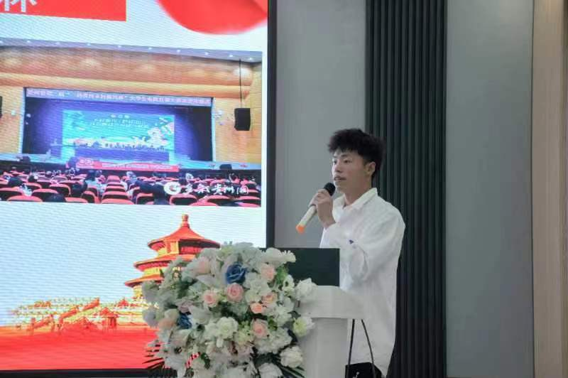 2021-2022學(xué)年國家獎學(xué)金獲得者個人事跡專欄第一期——黃杏、譚程慧