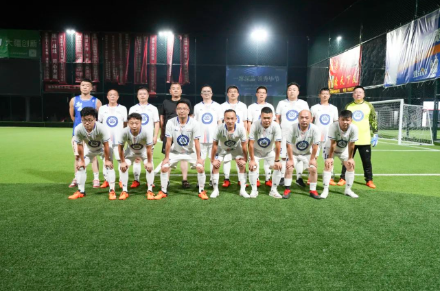 綠茵風云 “足”夠精彩——領(lǐng)略畢節(jié)工職院教職工足球隊風采