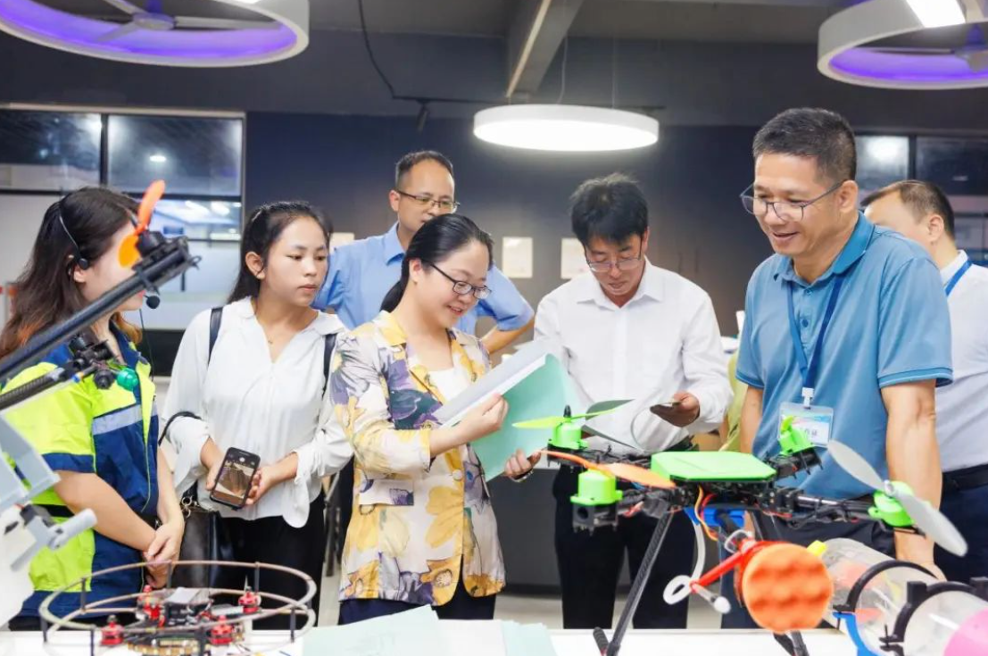 黃文碧一行赴東西部協(xié)作學?？疾煺{(diào)研