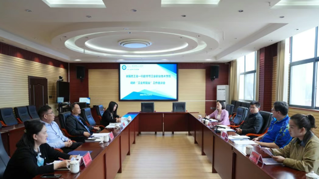 全國(guó)總工會(huì)調(diào)研組赴畢節(jié)工業(yè)職業(yè)技術(shù)學(xué)院開(kāi)展“工會(huì)幫就業(yè)”專(zhuān)題調(diào)研